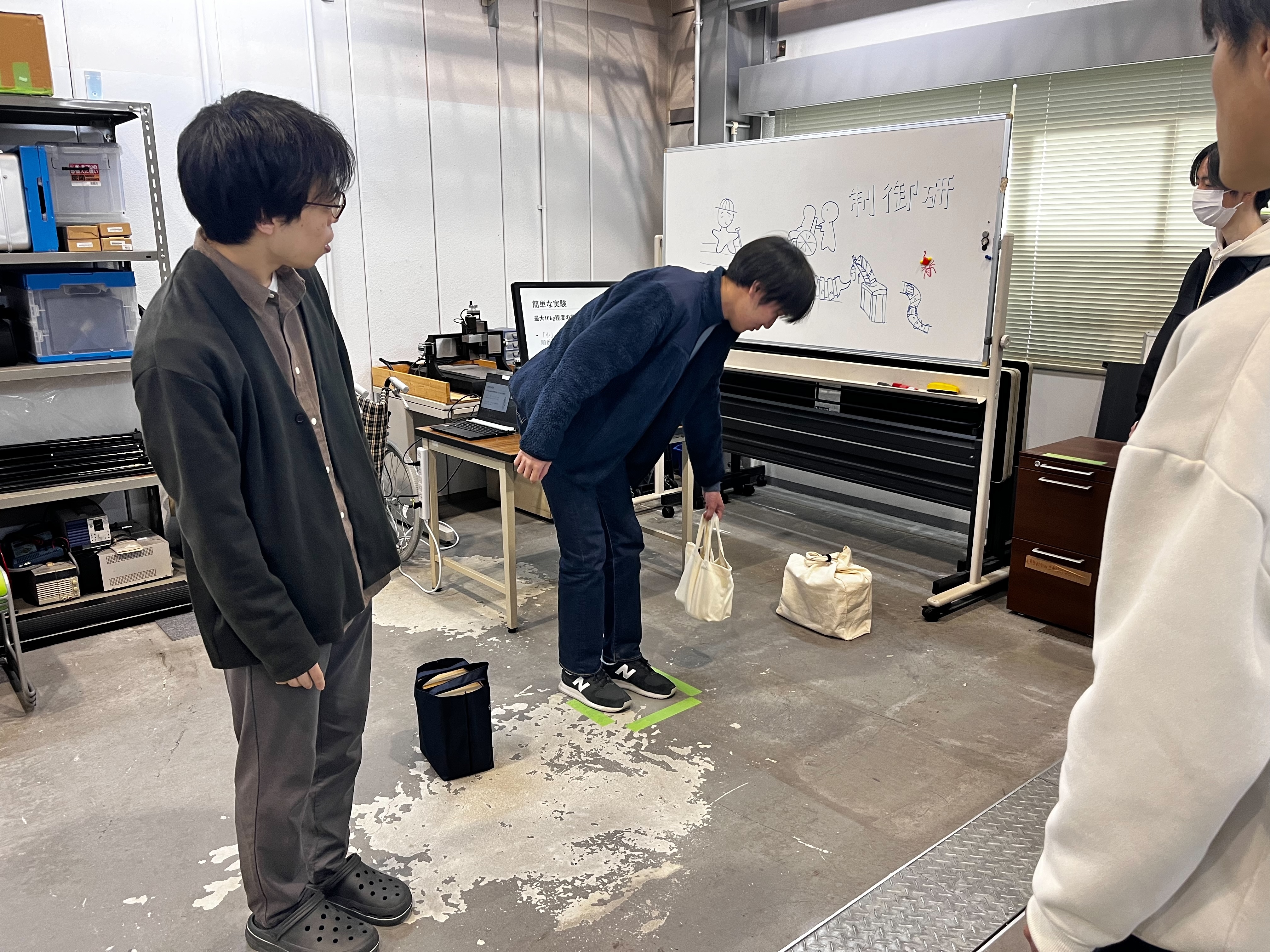 B4に向けて研究室紹介を行いました。①