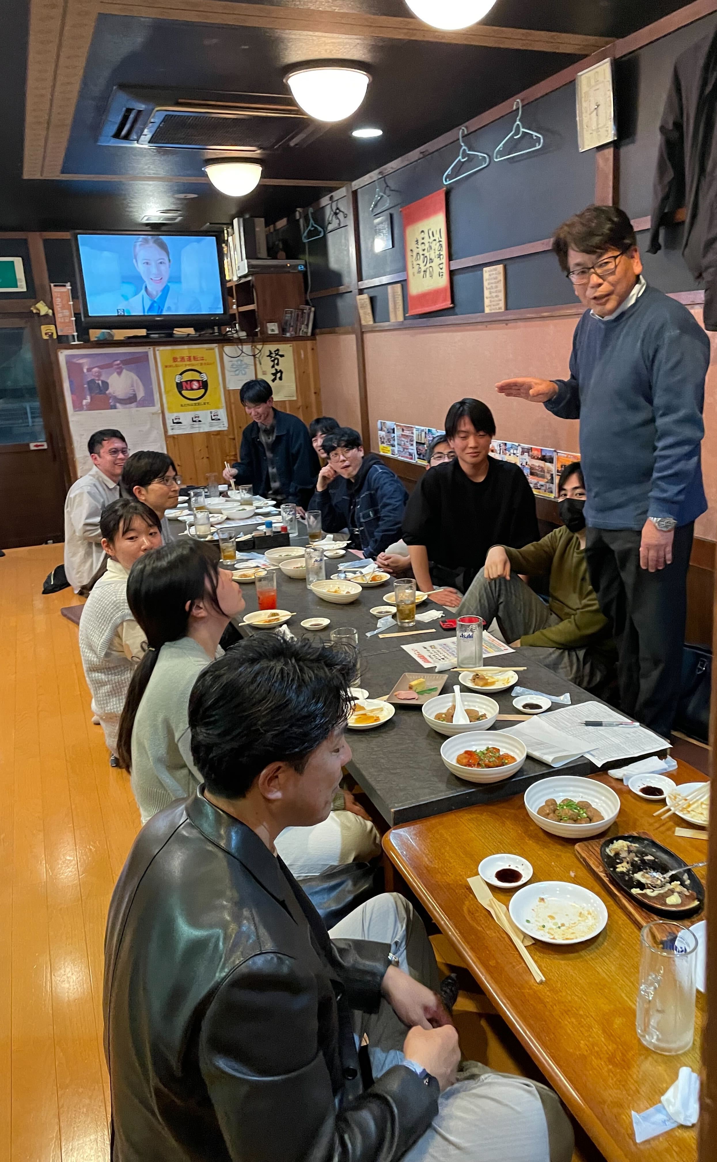 新しく研究室に入ったメンバーの歓迎会を行いました。②